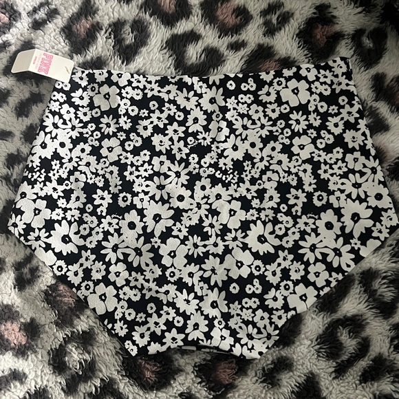 Pink Victoria Secret Floral Black and White High-Waisted Panties - Picture 3 of 3